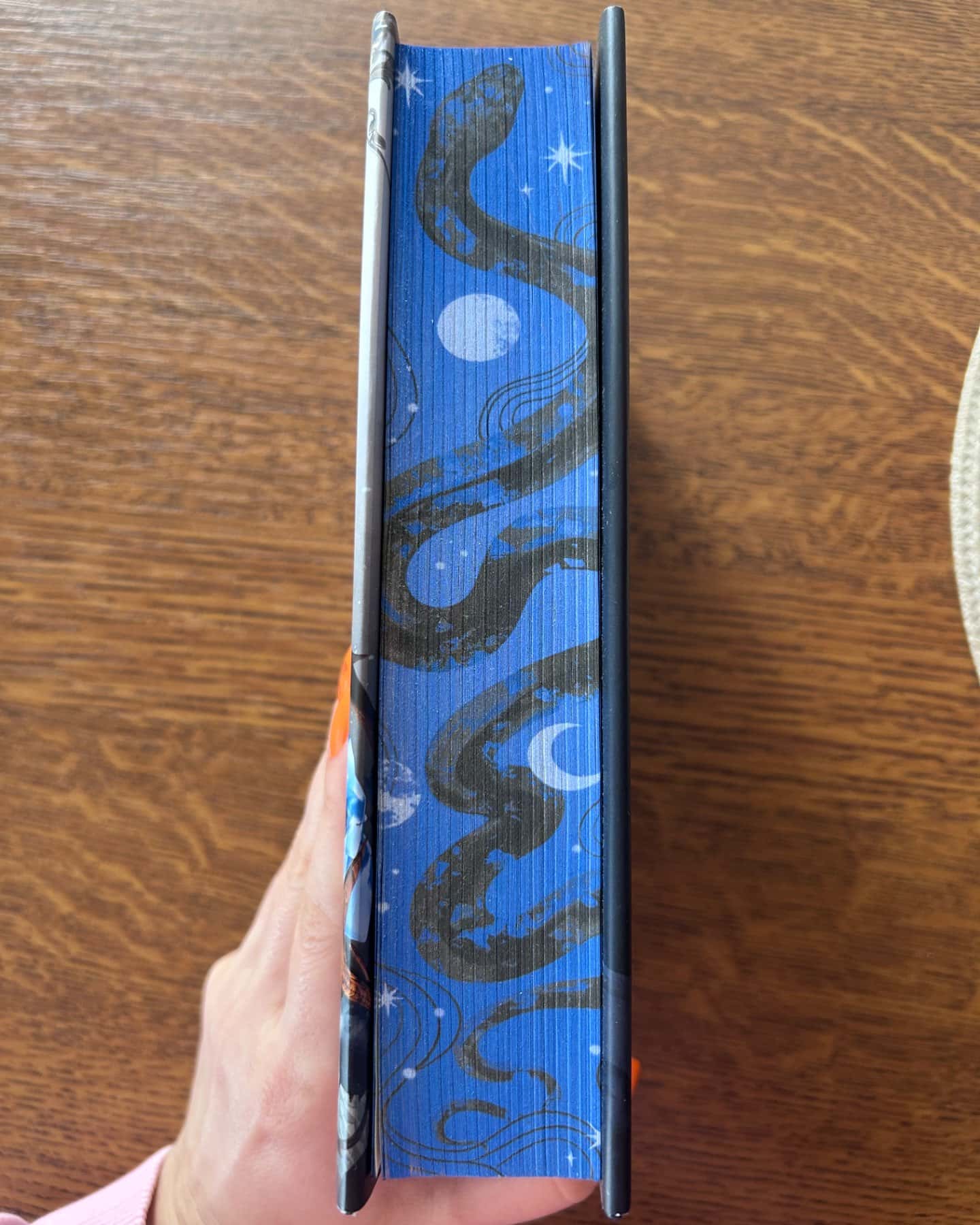 Змія й крила ночі-Карісса Бродбенд