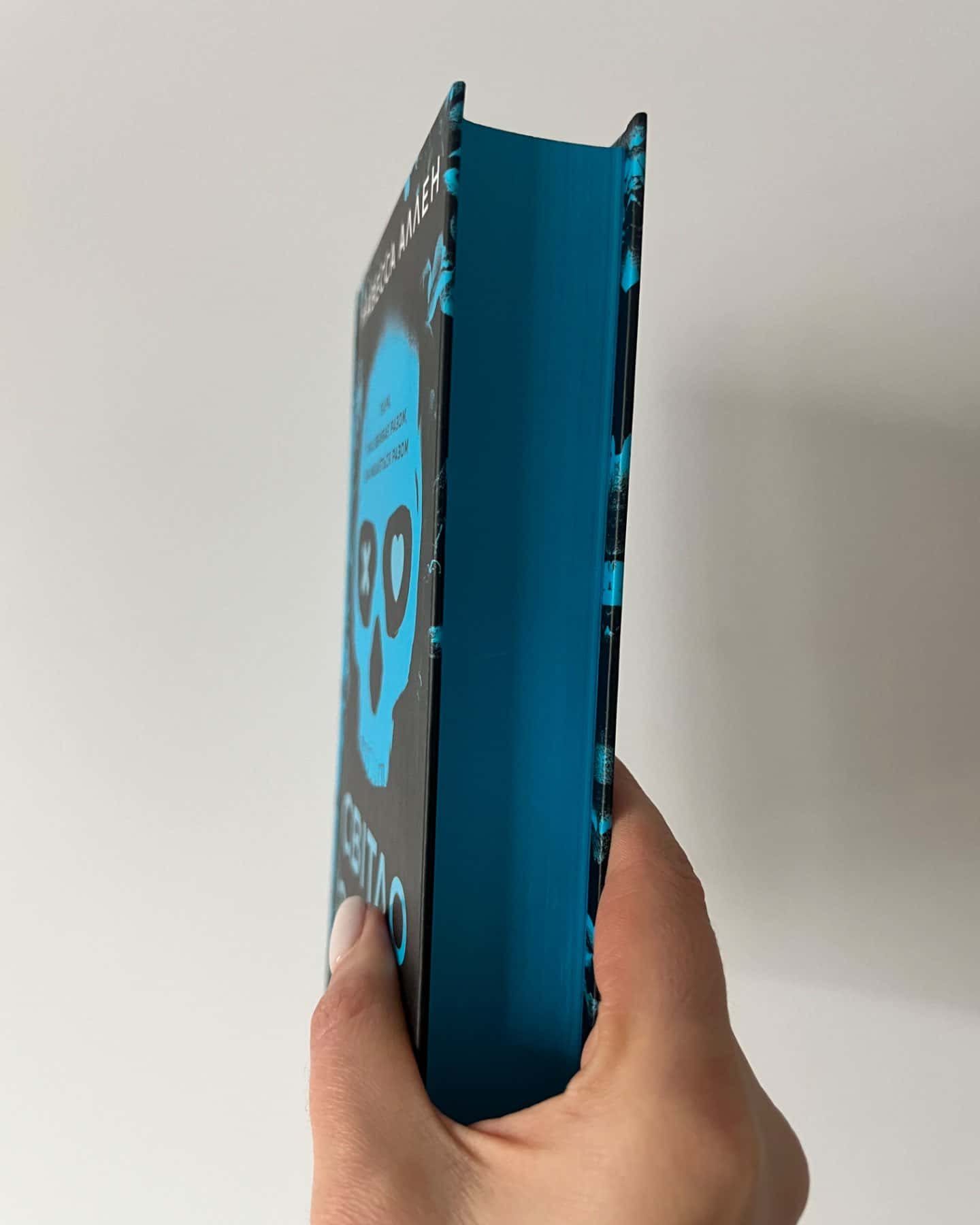 Світло згасло. У темряві. Книга 1-Навесса Аллен