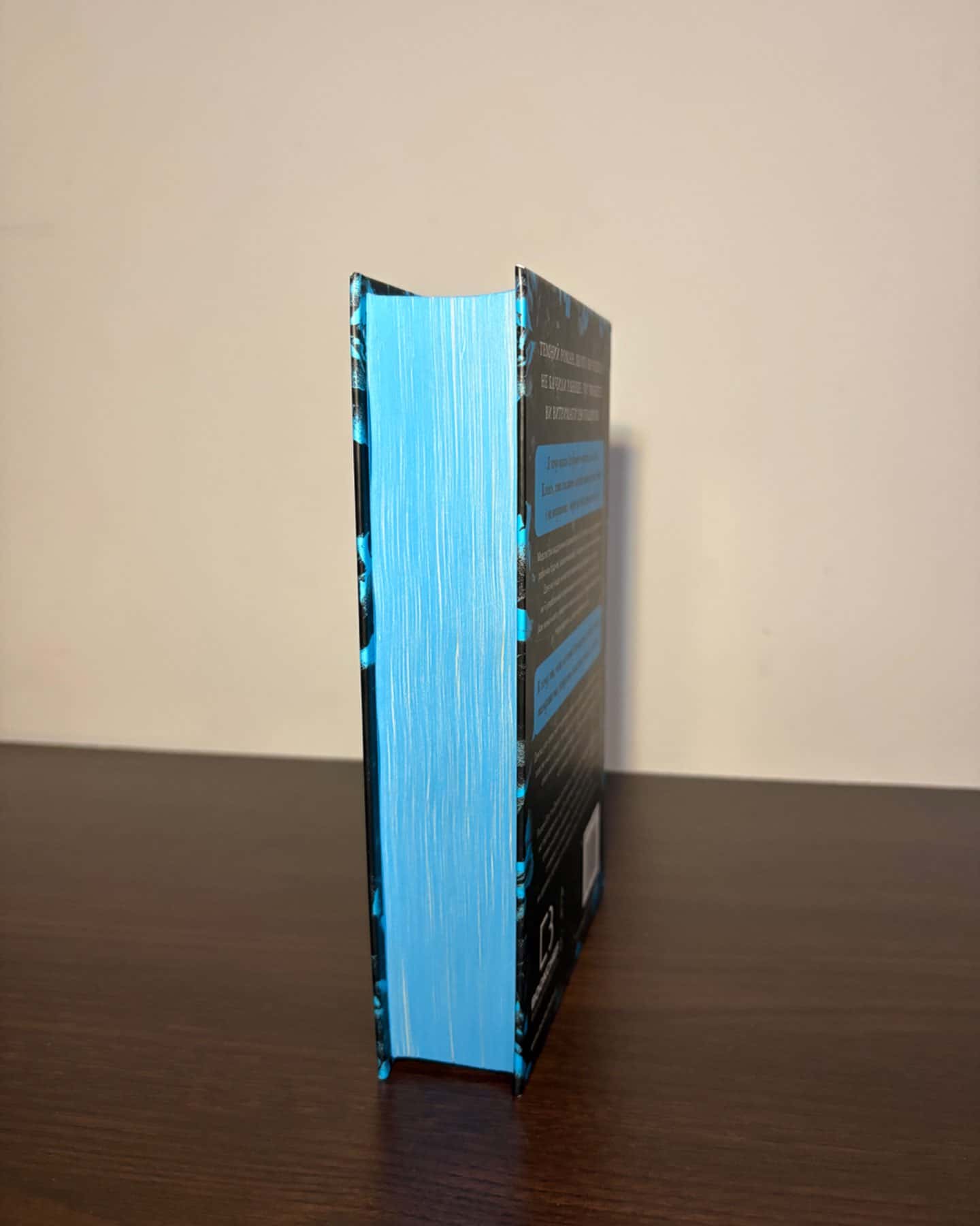 Світло згасло. У темряві. Книга 1-Навесса Аллен