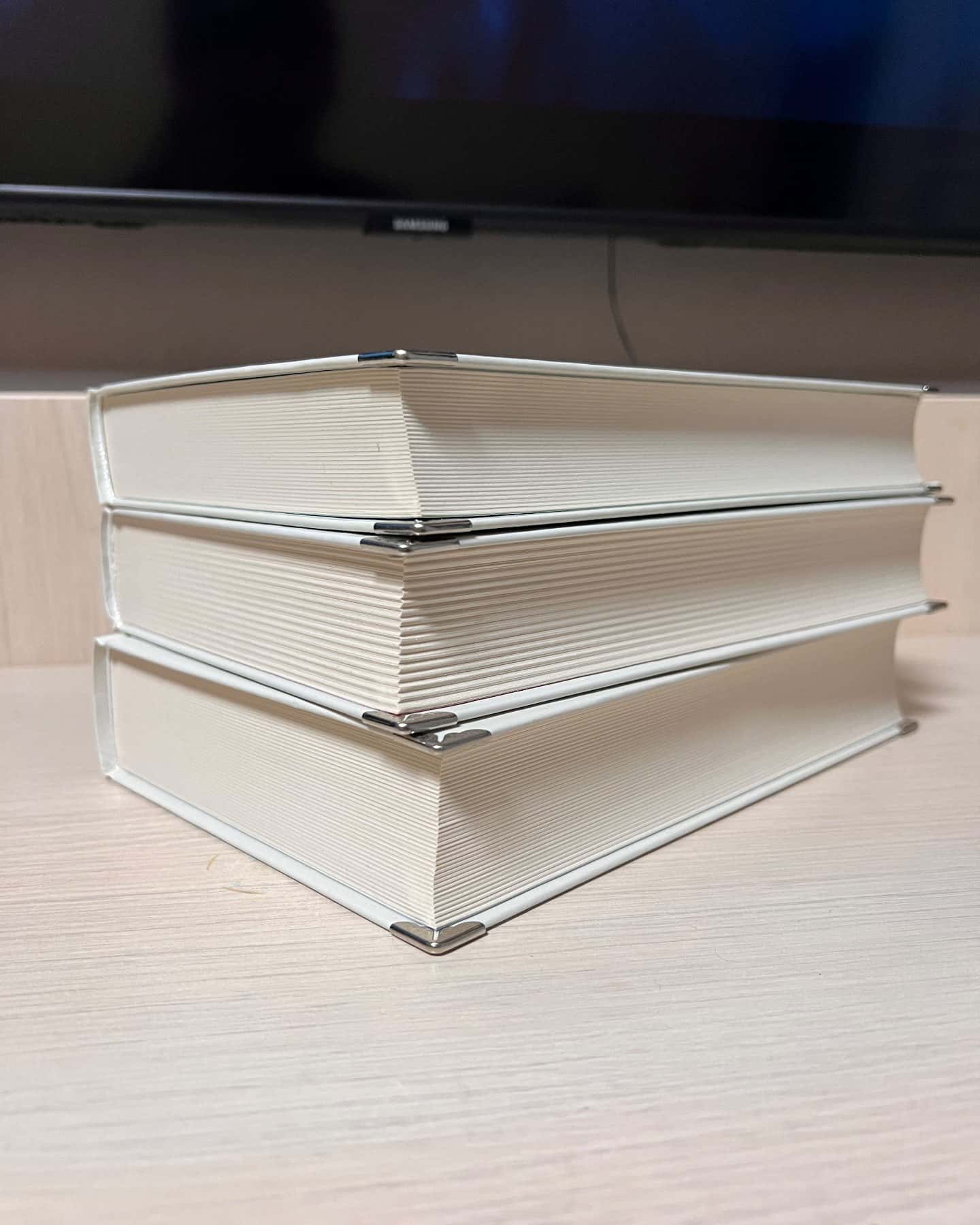 Змія і Голуб. Книга 1, Боги й чудовиська. Книга 3, Кров і мед. Книга 2-Шелбі Мег'юрін