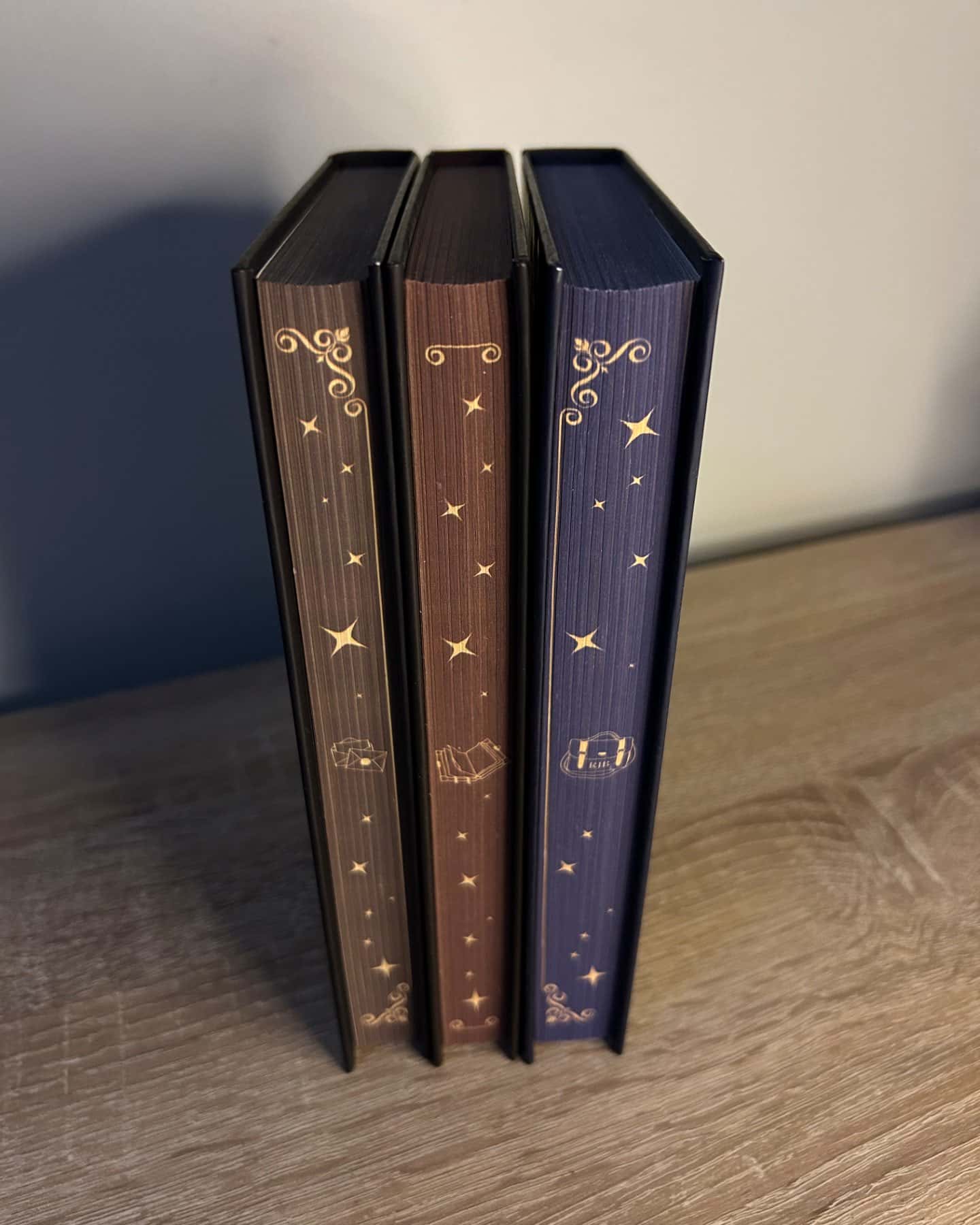 Макстон-хол. Книга 1. Врятуй мене, Макстон-хол. Книга 2. Врятуй себе, Макстон-хол. Книга 3. Вряту...-Мона Кастен