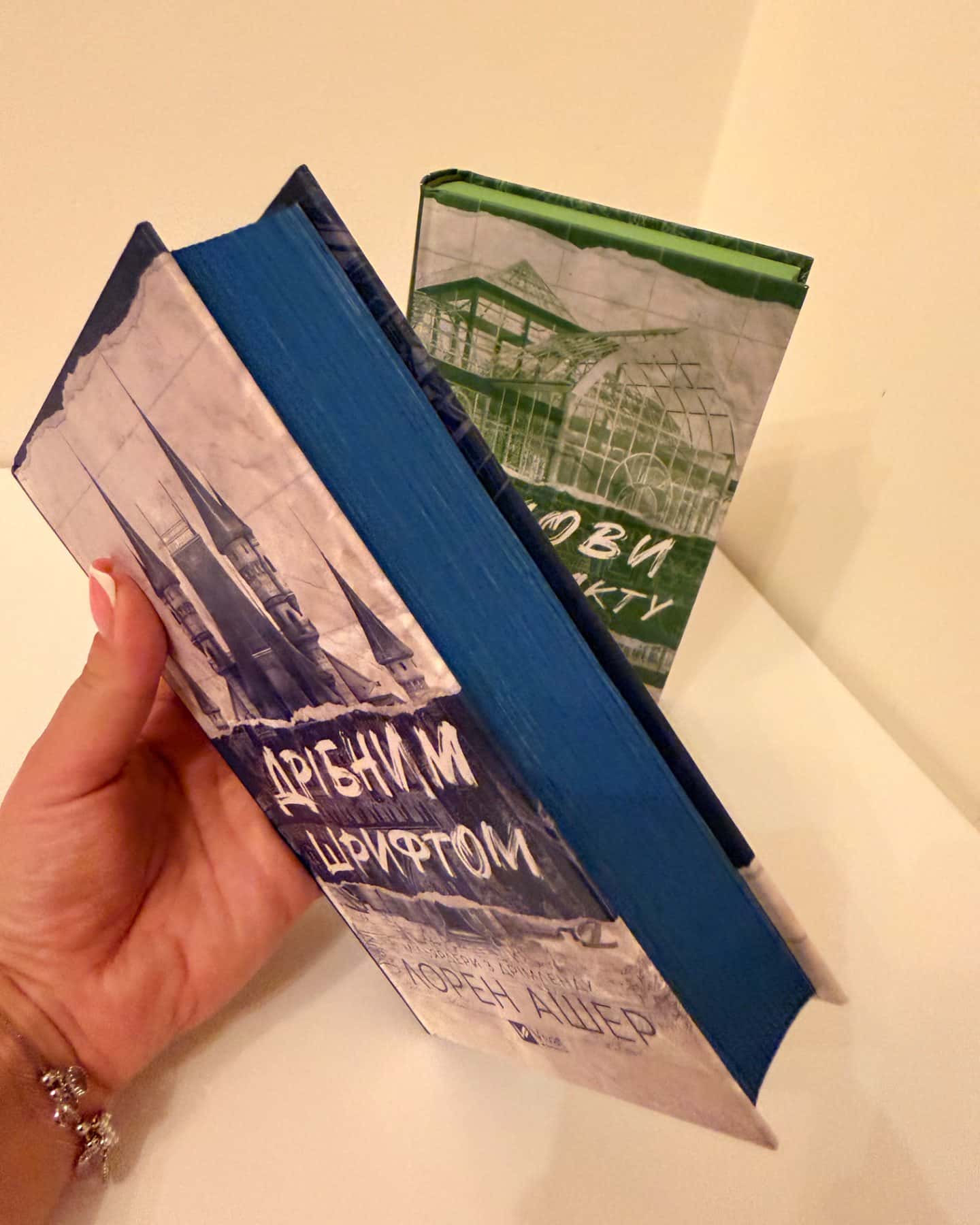 Дрібним шрифтом, Умови контракту-Лорен Ашер