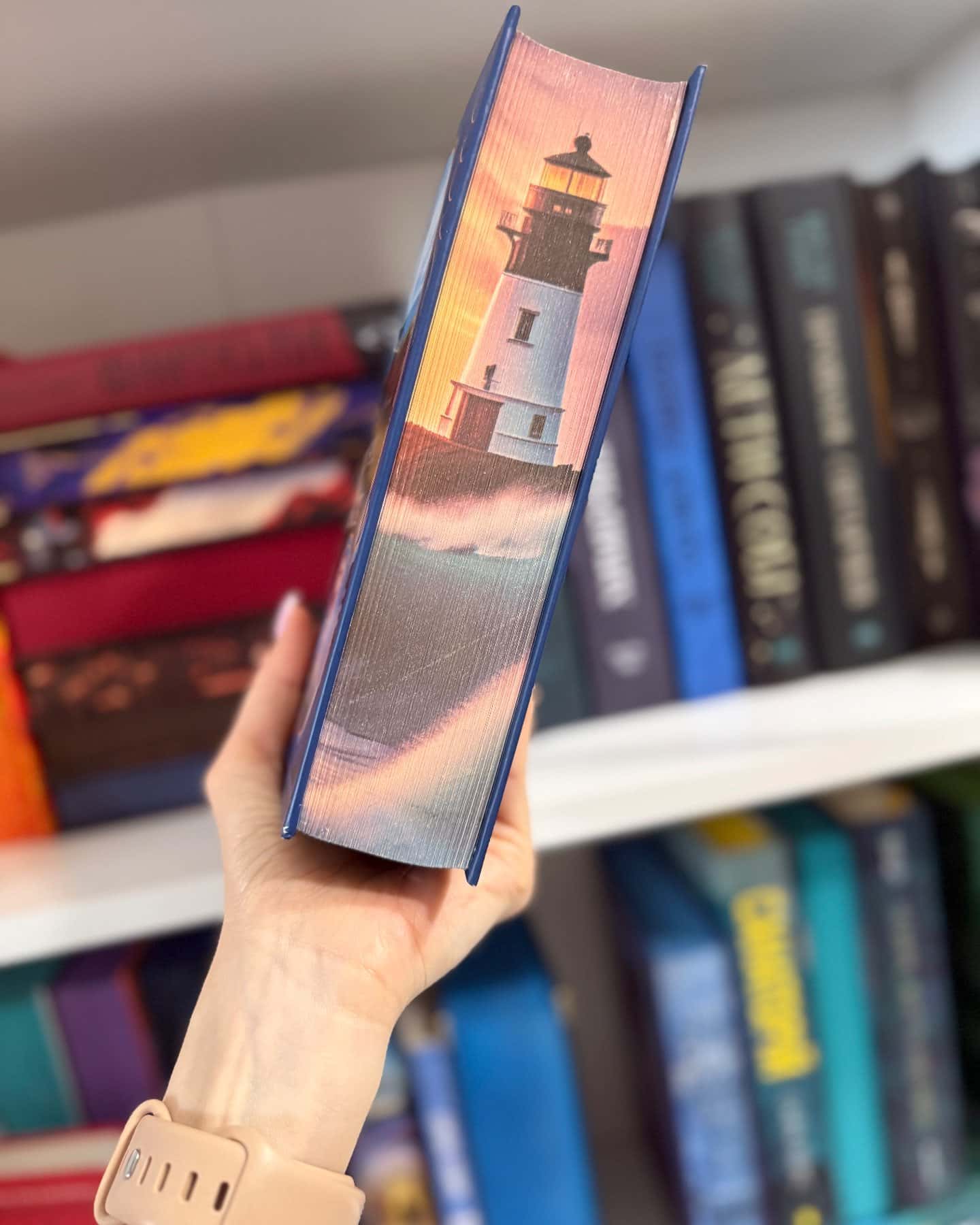 Доглядачка та її маяк (із кольоровим зрізом)-Варвара Фадєєва