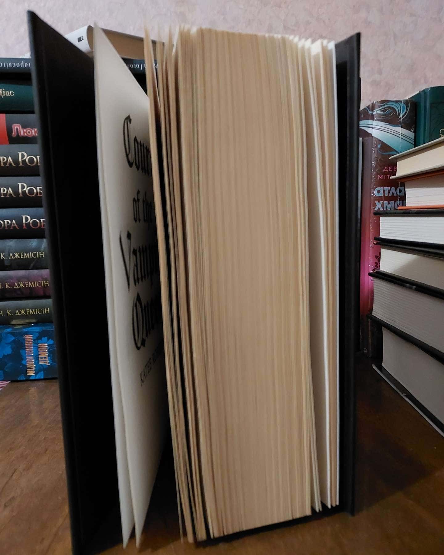 Двір королеви вампірів-Кейті Роберт