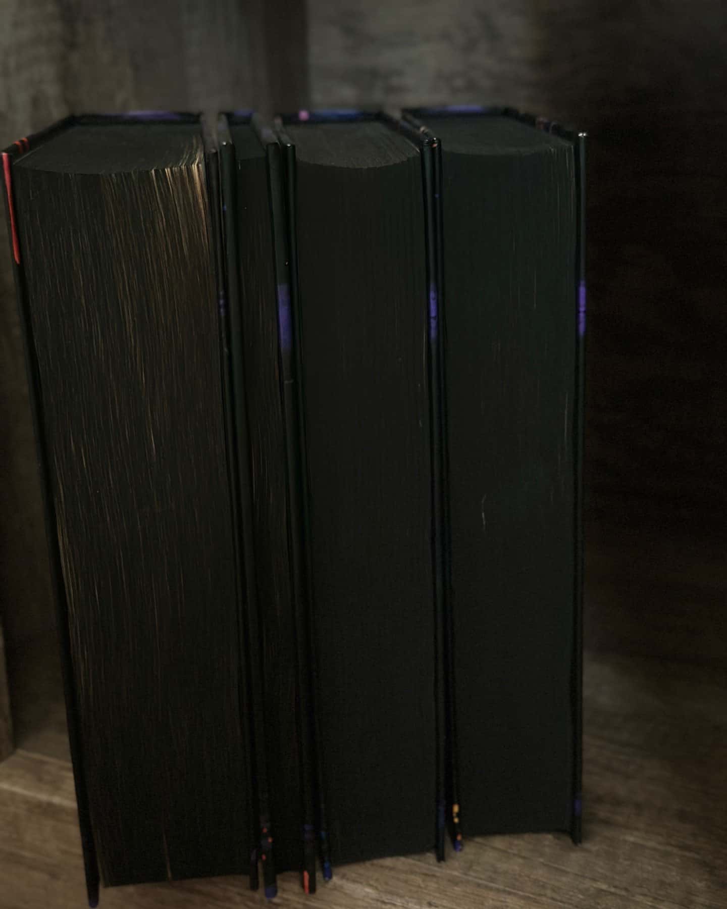 Зіпсований. Книга 1. Диявольська ніч, Схованка. Книга 2. Диявольська ніч, Вимикач. Книга 3. Дияво...-Пенелопа Дуглас​