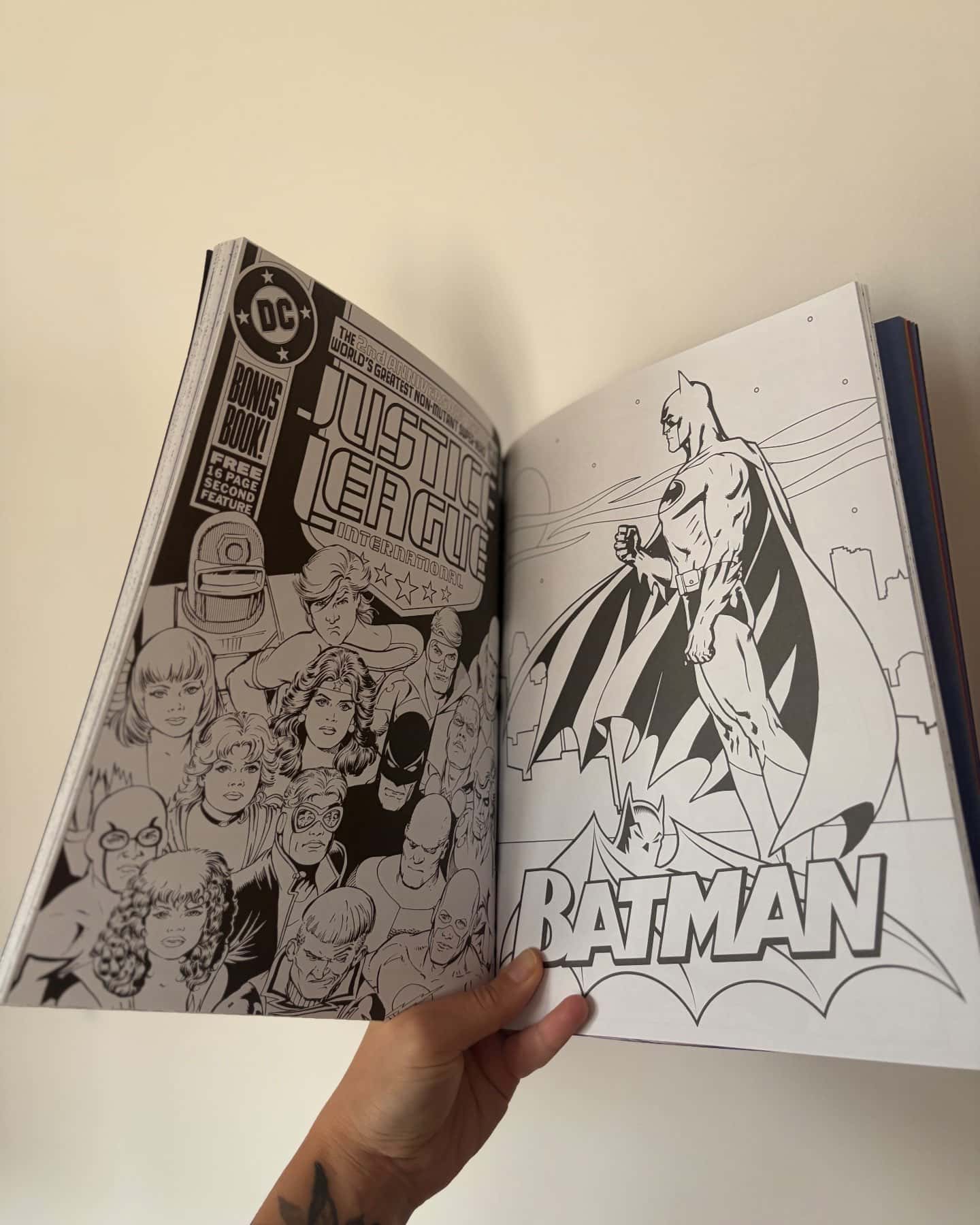 Офіційна розмальовка-DC Comics