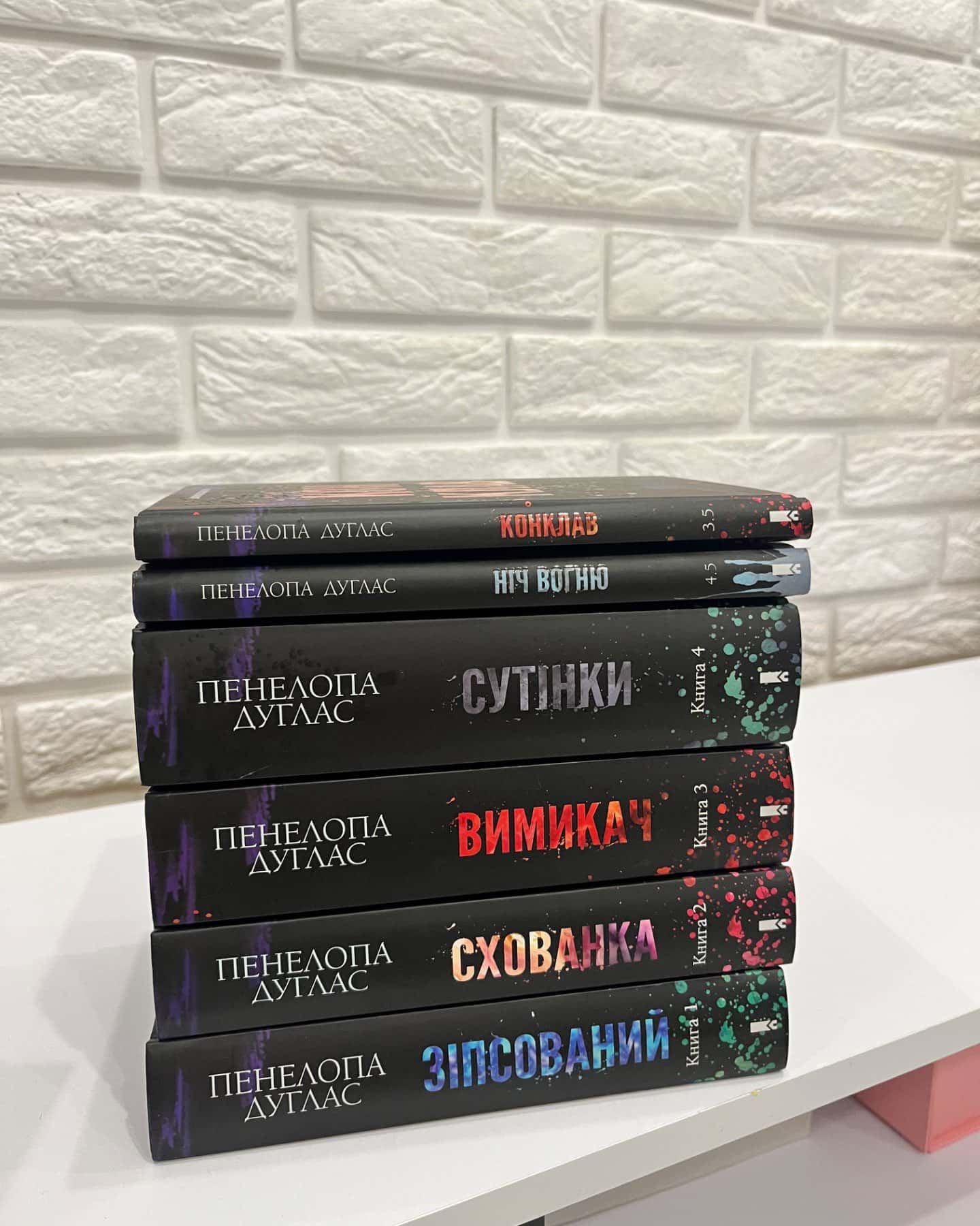 Вимикач. Книга 3. Диявольська ніч, Зіпсований. Книга 1. Диявольська ніч, Сутінки. Книга 4. Диявол...-Пенелопа Дуглас​