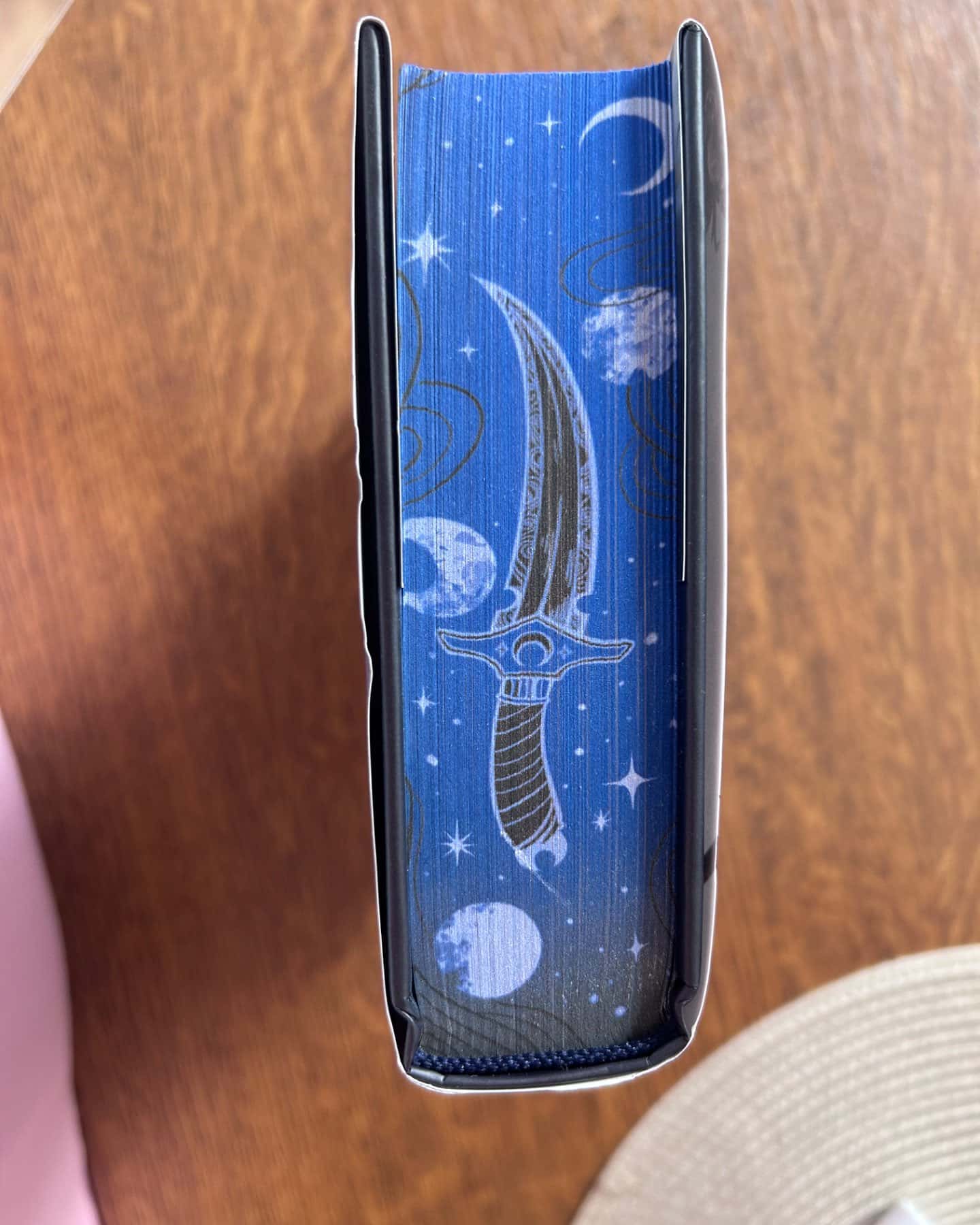 Змія й крила ночі-Карісса Бродбенд