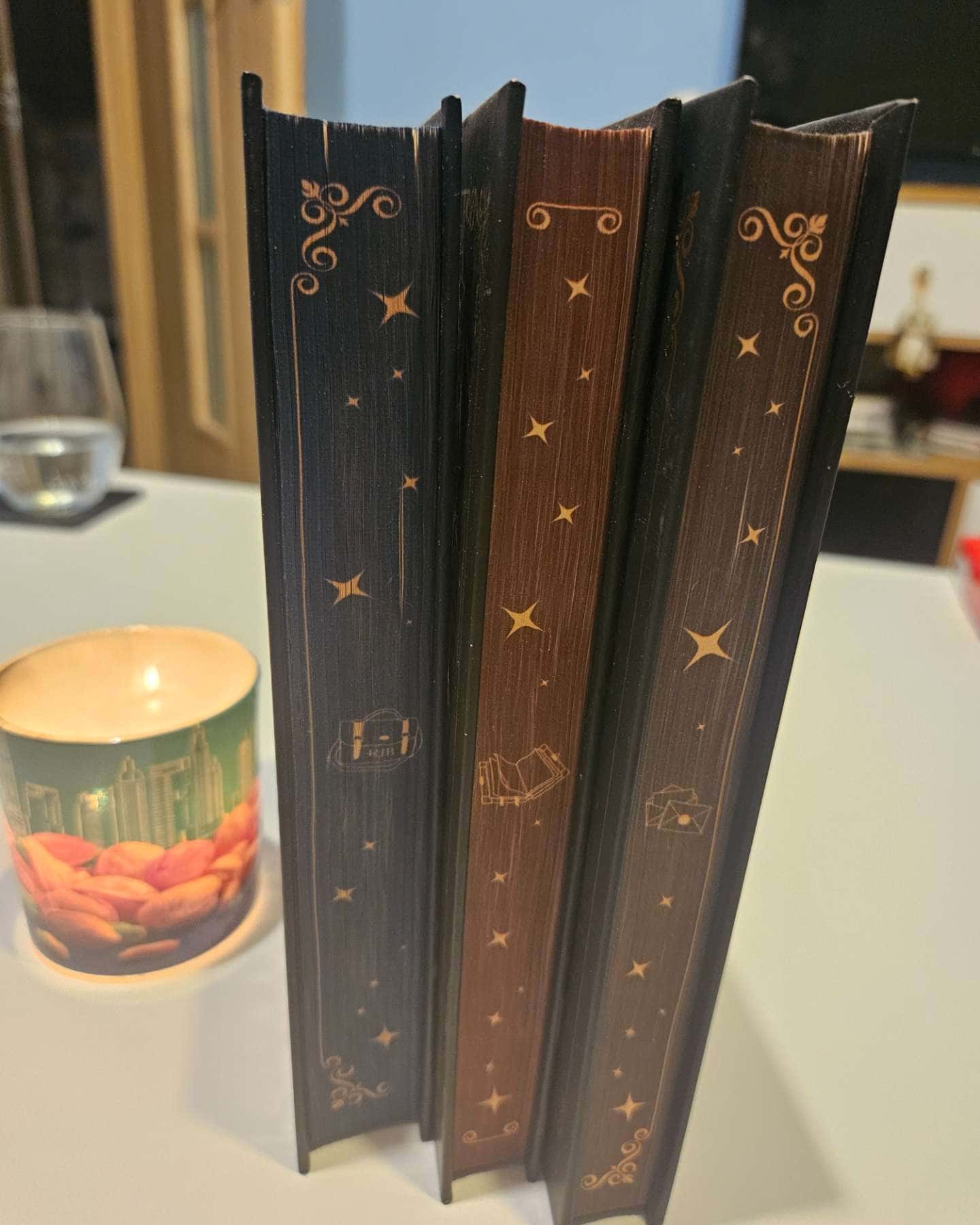 Макстон-хол. Книга 1. Врятуй мене, Макстон-хол. Книга 2. Врятуй себе, Макстон-хол. Книга 3. Вряту...-Мона Кастен